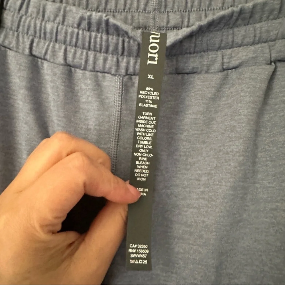 Vuori Boyfriend Joggers in the Blue Heron Heather color XL - Picture 5 of 6